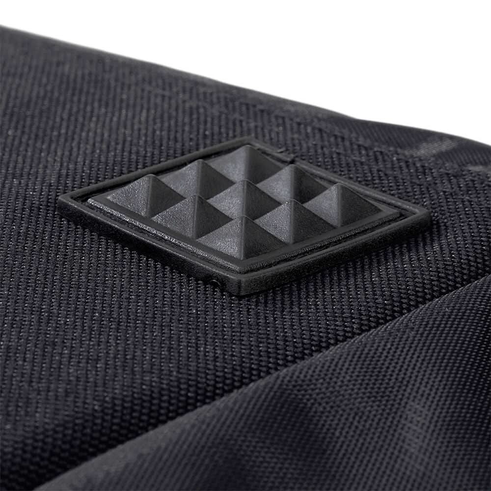 Kinder-Sporttasche mit Namen personalisiert 38L schwarz - Motiv Fussball Flammen