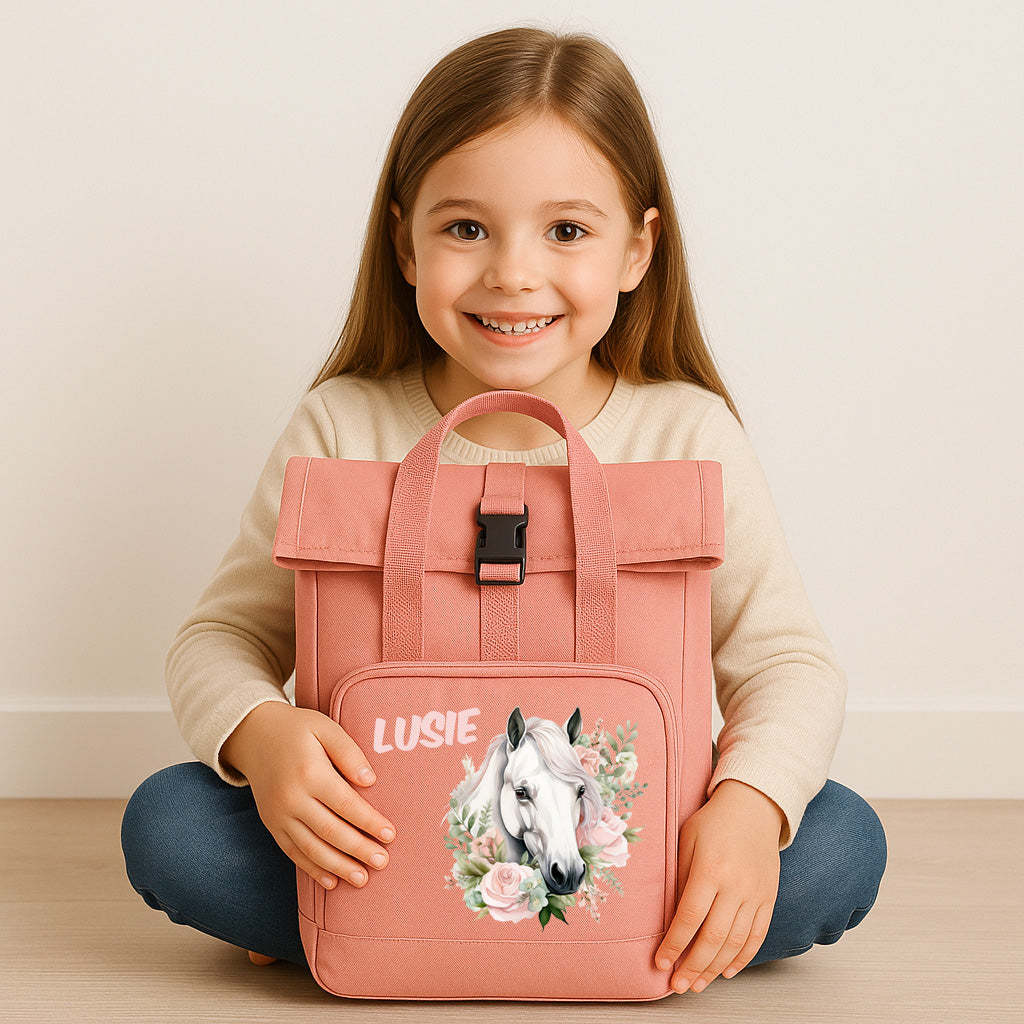 Kindergartenrucksack mit Namen personalisiert, rosa Rolltop mit Pferdemotiv, nachhaltiger Kinderfreizeitrucksack aus recyceltem Material