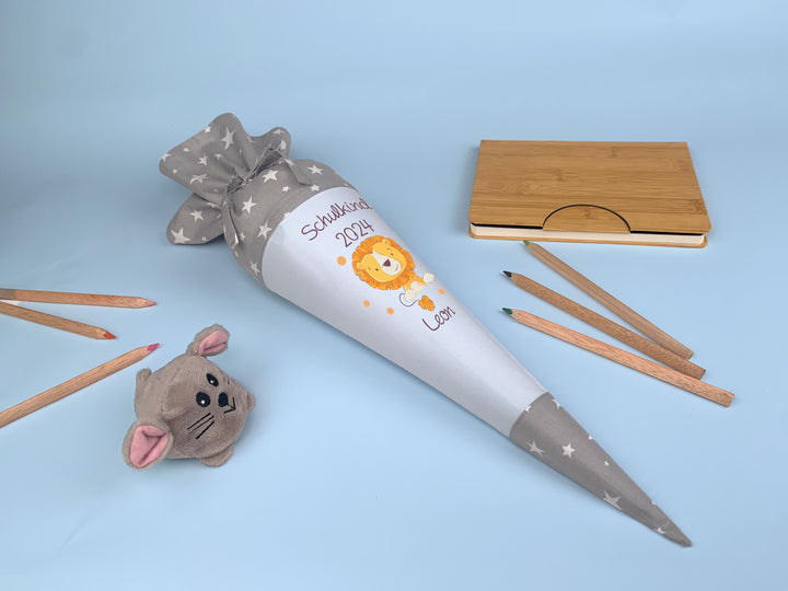 Schultüte aus Stoff mit Kissen und Namen personalisiert in blau- Motiv Loewe mit Punkten