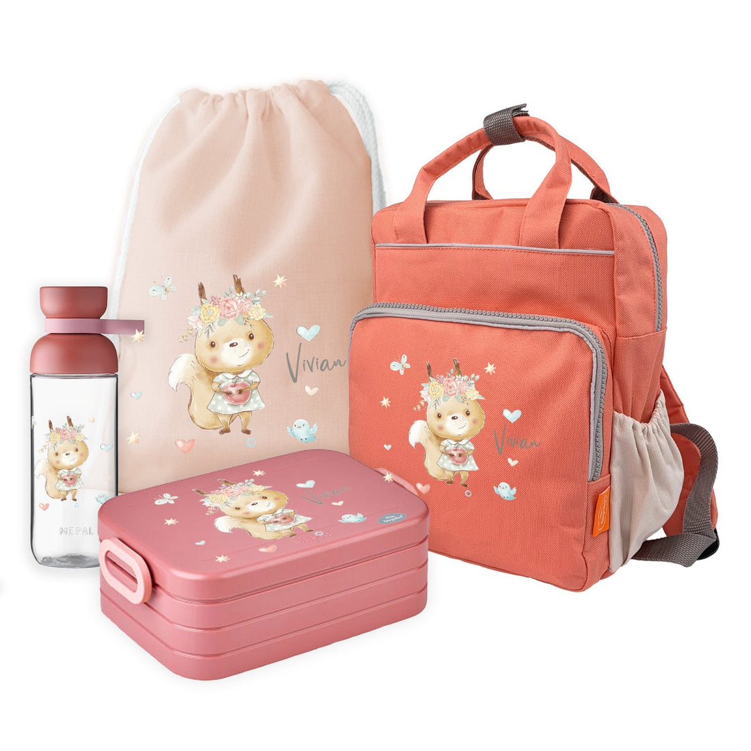 Kinderrucksack-Set in Lachs mit personalisiertem Namen, Brotdose, Trinkflasche und Turnbeutel, kindgerecht und hochwertig designed.