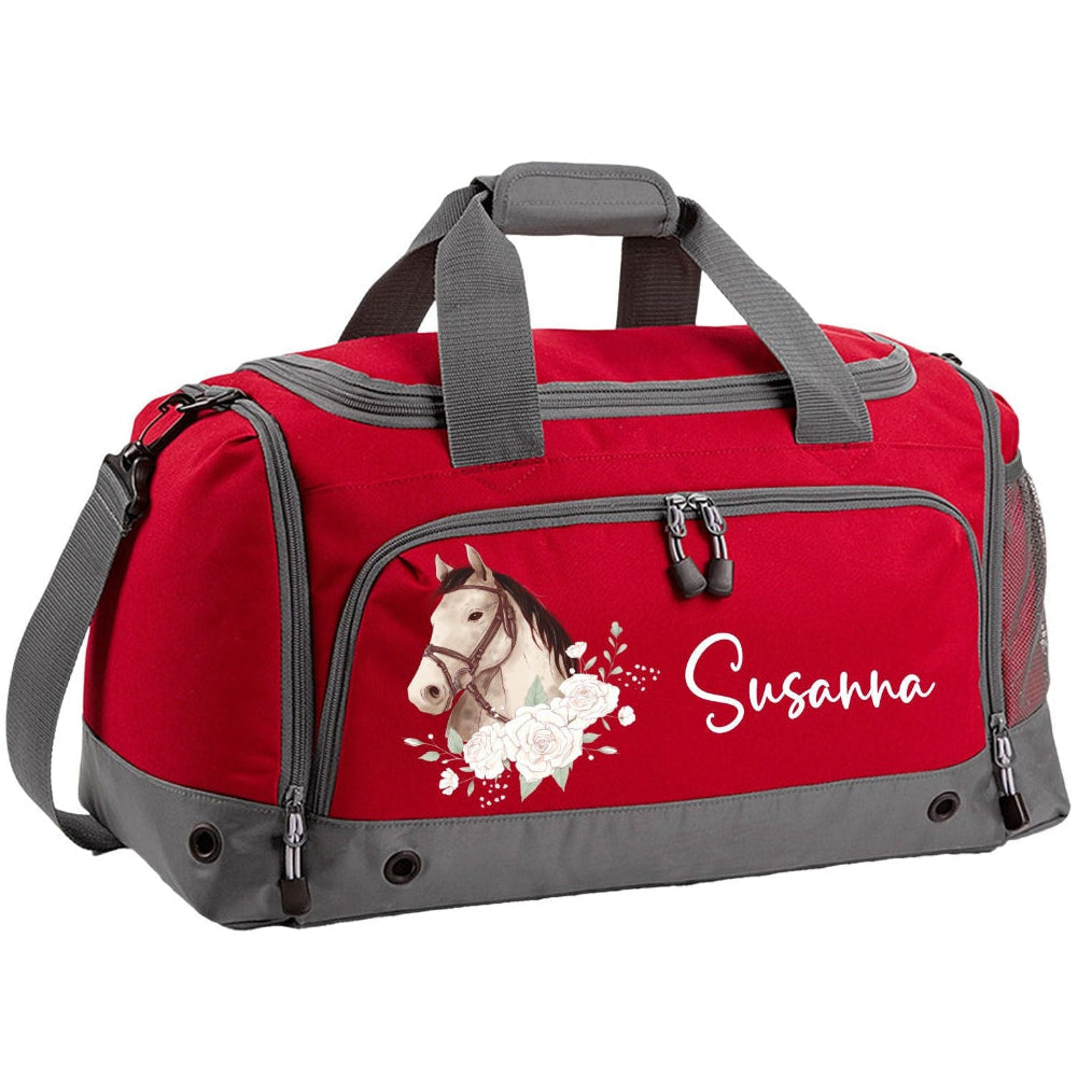 rote Sporttasche mit Namen Susanna und Pferdemotiv, mit Schuh- und Nassfach, personalisierbar für Kinder