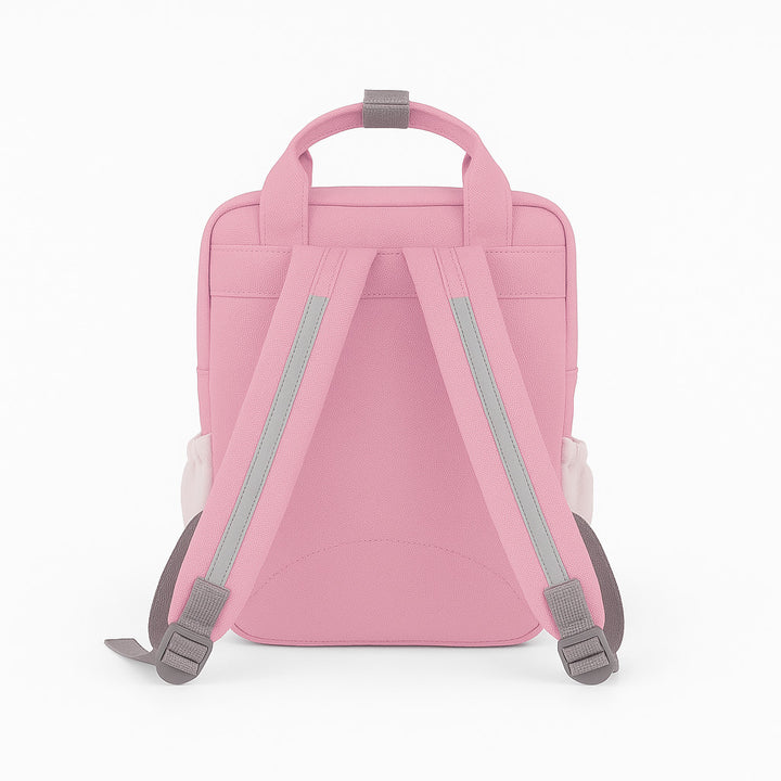 Rückseite des rosa Kindergartenrucksacks Happy Style mit gepolsterten, verstellbaren Trägern und Reflexstreifen