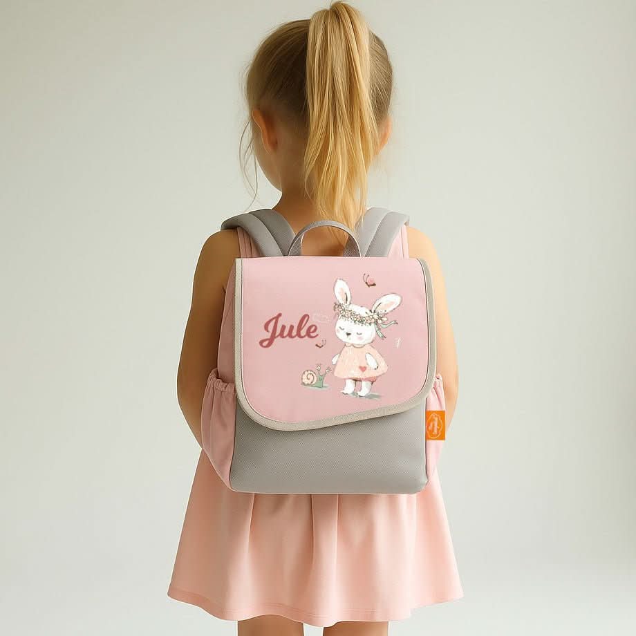 Kindergartenrucksack mit Namen in rosa grau Hase mit Schnecke