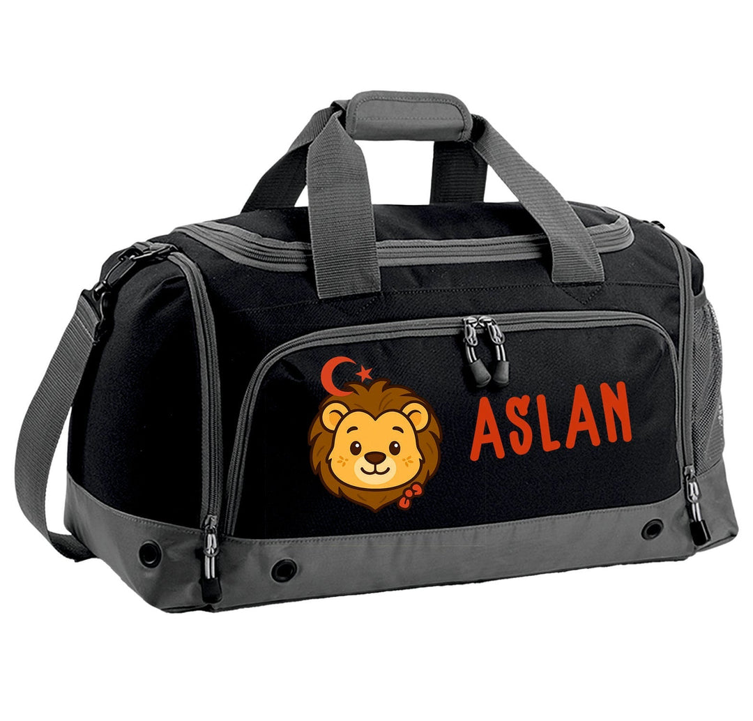 Personalisierbare schwarze Sporttasche mit Löwenmotiv und Namen Aslan, Schuh- und Nassfach, robust und kindgerecht.