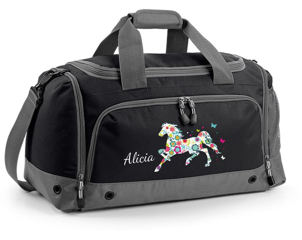 Multi-Sporttasche 41L mit Schuhfach und Feuchtfach in Schwarz mit Name und Pferd Blumenpferd
