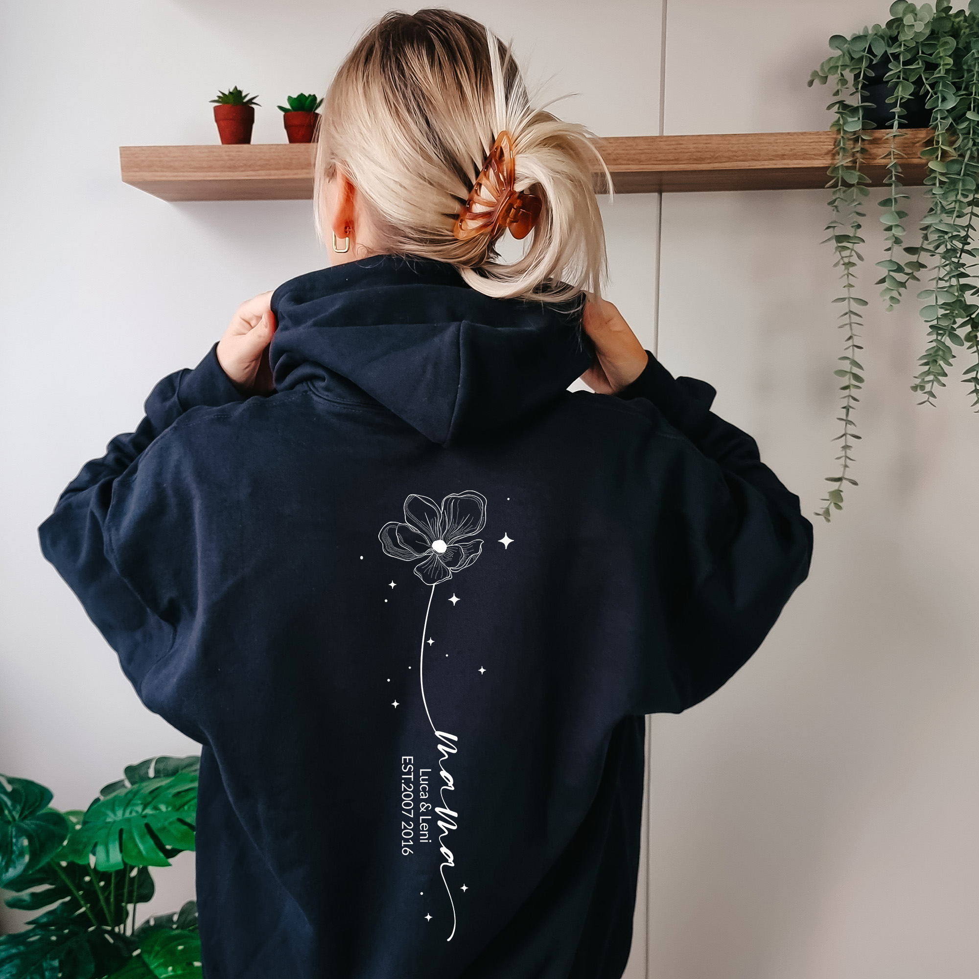Personalisierter Kapuzenpullover Unisex Sweater Fineline Tattoo Mama Blüte mit Sterne